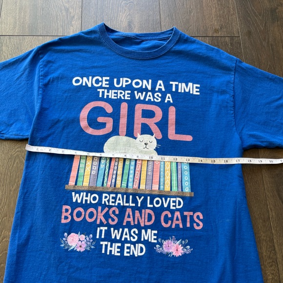 Funny Cat and Books Graphic T-Shirt - Picture 4 of 7